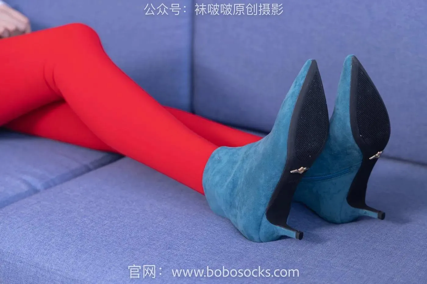 [BoBoSocks袜啵啵]NO.132 小甜豆-aj1板鞋、蓝色短靴、厚黑丝、厚红丝 [145P]插图1